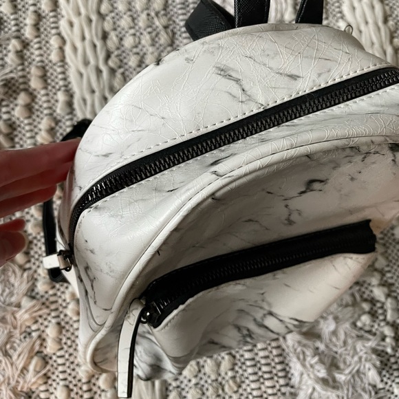 Mini backpack 🎒 - Picture 3 of 5